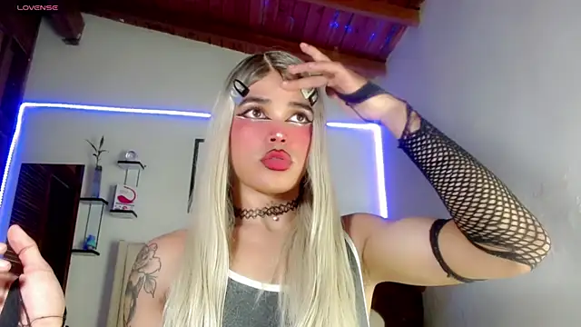 Snapshot of ladytslatina chatting on January 19, 8:39 am ladytslatina online show from January 19, 8:39 am