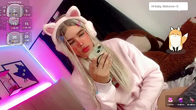 Snapshot of ladytslatina chatting on March 4, 1:17 pm ladytslatina online show from March 4, 1:17 pm