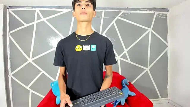 oliverhot2005 online show from December 7, 7:32 pm