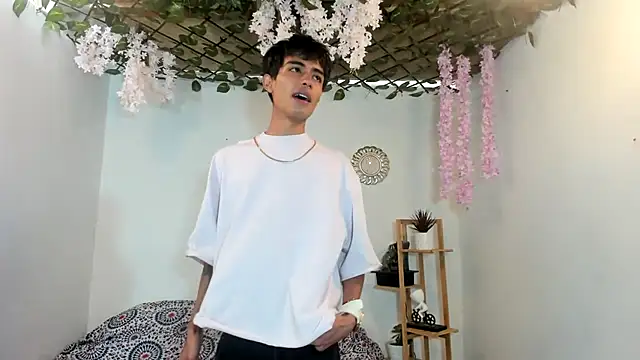 oliverhot2005 online show from September 14, 5:01 pm