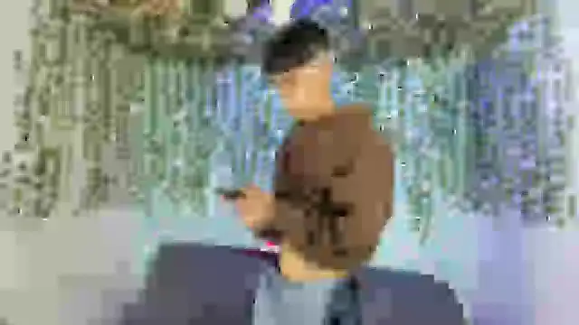 oliverhot2005 online show from September 26, 8:13 pm