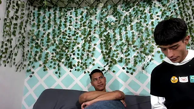 oliverhot2005 online show from October 12, 4:17 pm