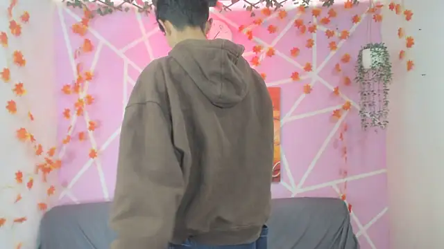 oliverhot2005 online show from November 7, 7:36 pm