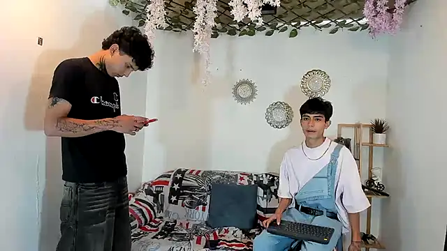 oliverhot2005 online show from November 10, 2:27 pm