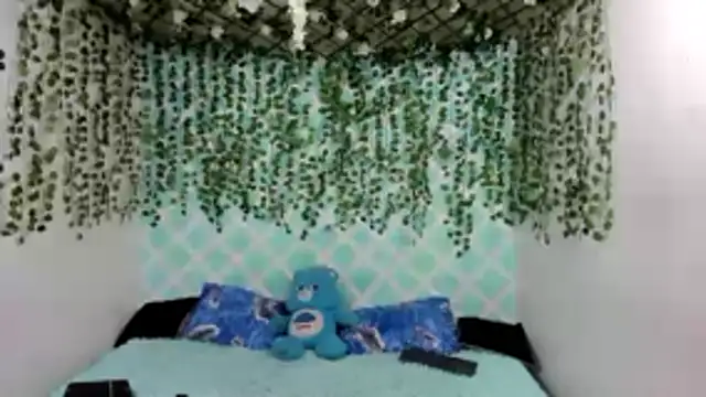 oliverhot2005 online show from December 2, 3:51 pm