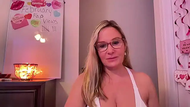 Milf Goddess online show from February 11, 8:15 am