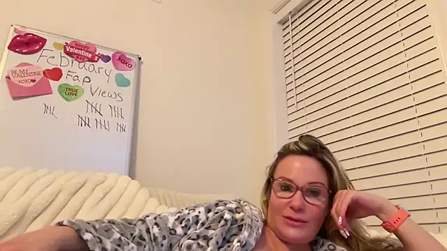 Milf Goddess online show from February 24, 3:44 am