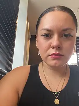 Snapshot of Luccreccia_ chatting on September 20, 9:21 am Luccreccia online show from September 20, 9:21 am