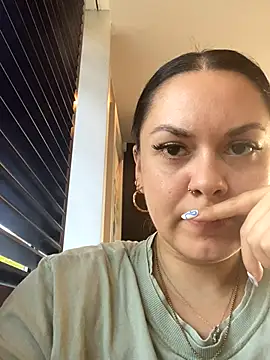 Snapshot of Luccreccia_ chatting on October 4, 9:18 am Luccreccia online show from October 4, 9:18 am