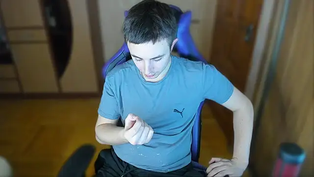 Snapshot of bigmark033 chatting on March 4, 2:10 pm bigmark033 online show from March 4, 2:10 pm