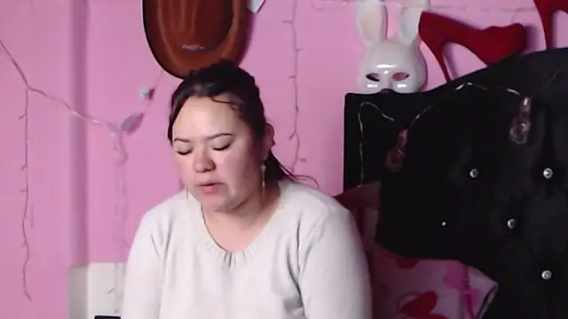 NikkiRous  online show from January 18, 1:51 pm