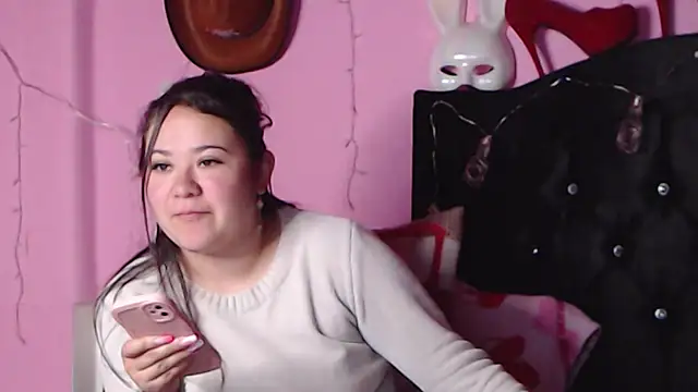 NikkiRous  online show from January 18, 5:15 pm