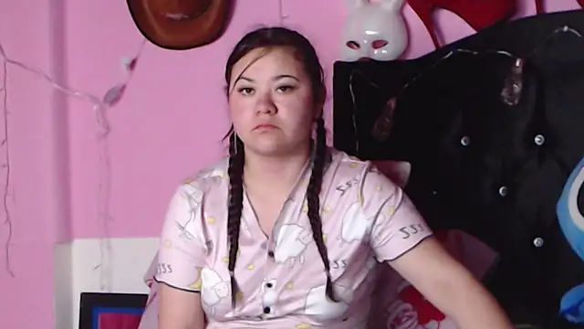 NikkiRous  online show from January 29, 1:28 pm