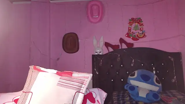 NikkiRous  online show from February 7, 12:28 pm