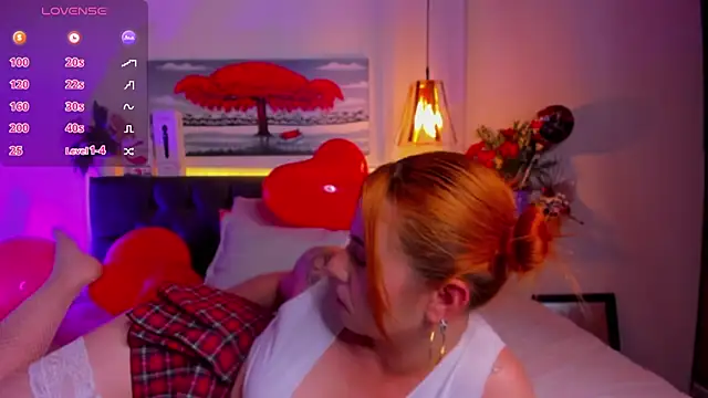 Snapshot of Dulce_charlottee chatting on February 15, 5:07 pm Dulce charlottee online show from February 15, 5:07 pm