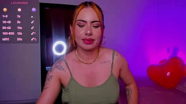 Snapshot of Dulce_charlottee chatting on February 19, 10:31 pm Dulce charlottee online show from February 19, 10:31 pm