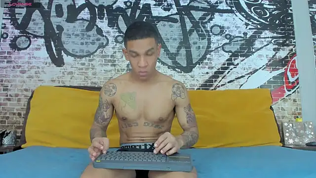 its me miley online show from March 5, 4:24 pm