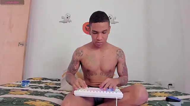 its me miley online show from October 31, 1:34 pm