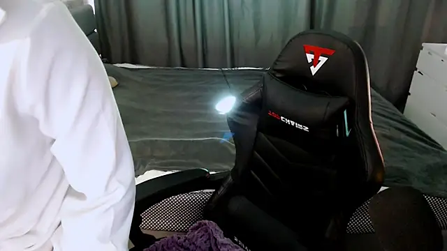 KiraYammy online show from March 16, 2:55 pm