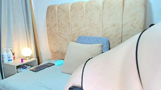 Zoe Curvy online show from November 22, 12:37 pm