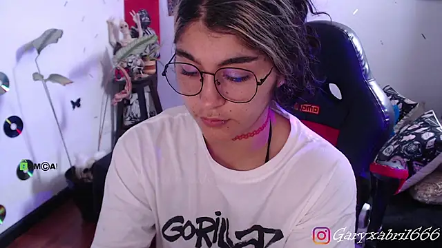 Snapshot of abril666 chatting on December 10, 6:49 pm abril666 online show from December 10, 6:49 pm