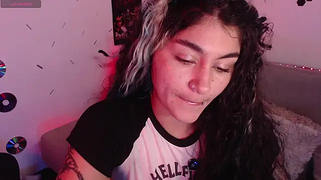 Snapshot of abril666 chatting on October 22, 3:23 pm abril666 online show from October 22, 3:23 pm