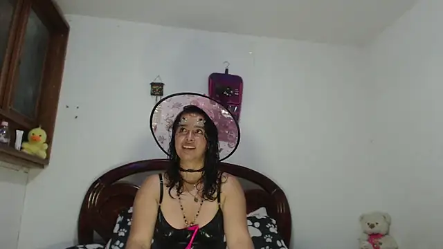 Snapshot of MagicStephany_ chatting on October 3, 2:58 pm MagicStephany online show from October 3, 2:58 pm