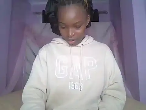 Snapshot of Pretty-queen123 chatting on September 13, 2:06 pm Pretty-queen123 online show from September 13, 2:06 pm