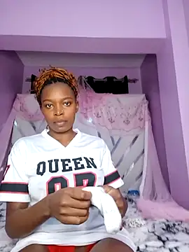 Snapshot of Pretty-queen123 chatting on September 19, 2:35 am Pretty-queen123 online show from September 19, 2:35 am