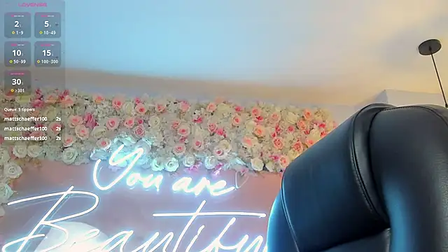 Snapshot of CorinneRusso chatting on February 9, 10:20 am CorinneRusso online show from February 9, 10:20 am