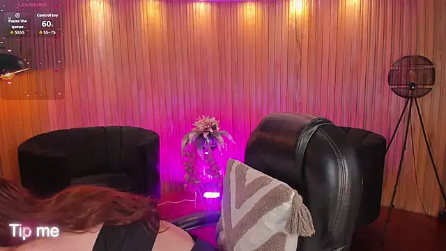 Snapshot of CorinneRusso chatting on December 15, 5:44 am CorinneRusso online show from December 15, 5:44 am