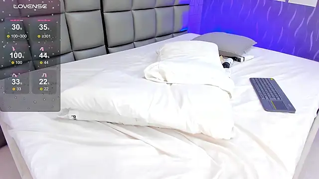 megan woll online show from January 27, 10:49 pm