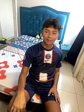 Leonarrrd 01 online show from September 24, 8:45 pm