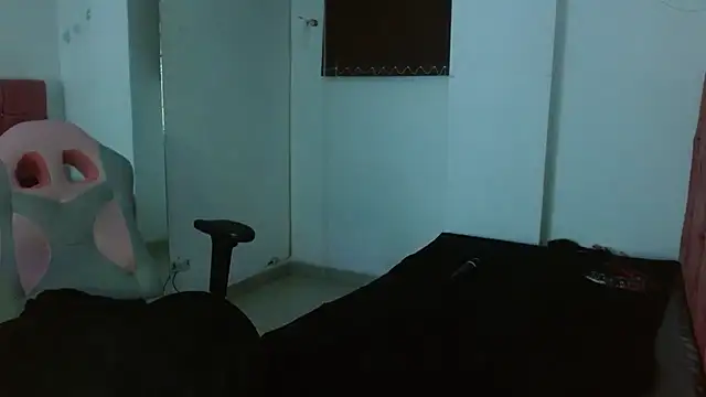 miahernadez303av online show from February 27, 9:00 am