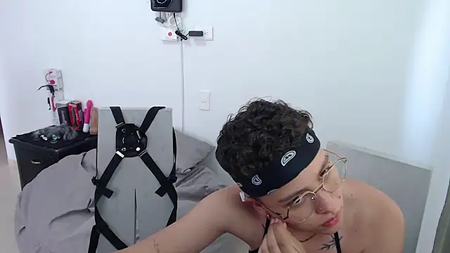 Antonella Cruz02 online show from March 16, 8:11 pm