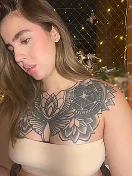 Snapshot of ValerieHilton chatting on December 26, 11:24 pm ValerieHilton online show from December 26, 11:24 pm