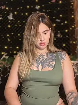 Snapshot of ValerieHilton chatting on December 28, 2:01 am ValerieHilton online show from December 28, 2:01 am