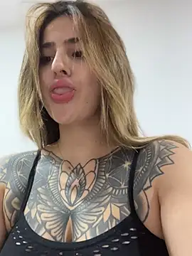 Snapshot of ValerieHilton chatting on December 31, 12:43 am ValerieHilton online show from December 31, 12:43 am