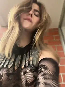 Snapshot of ValerieHilton chatting on December 31, 10:01 pm ValerieHilton online show from December 31, 10:01 pm