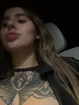 Snapshot of ValerieHilton chatting on January 3, 4:55 am ValerieHilton online show from January 3, 4:55 am