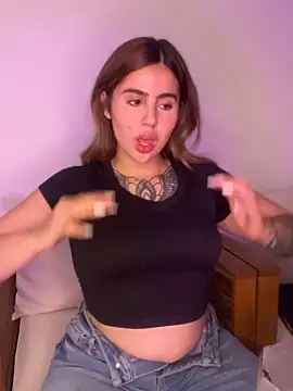 Snapshot of ValerieHilton chatting on January 6, 11:52 pm ValerieHilton online show from January 6, 11:52 pm