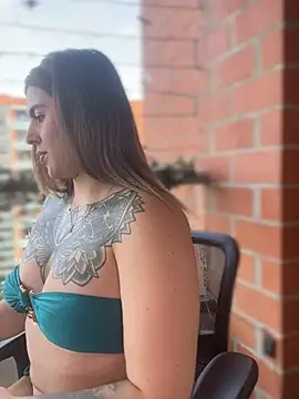 Snapshot of ValerieHilton chatting on January 11, 9:15 pm ValerieHilton online show from January 11, 9:15 pm