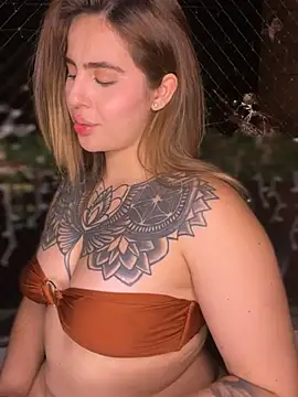 Snapshot of ValerieHilton chatting on January 15, 12:51 am ValerieHilton online show from January 15, 12:51 am