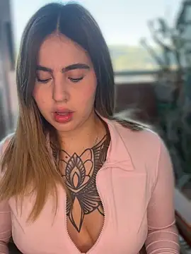 Snapshot of ValerieHilton chatting on January 22, 10:15 pm ValerieHilton online show from January 22, 10:15 pm