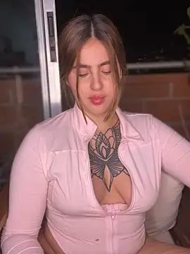 Snapshot of ValerieHilton chatting on January 23, 1:19 am ValerieHilton online show from January 23, 1:19 am