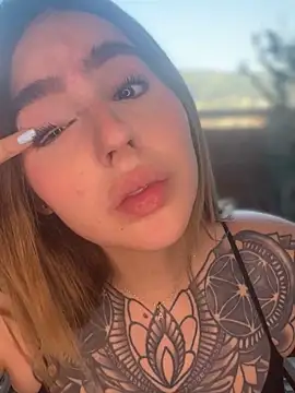 Snapshot of ValerieHilton chatting on January 23, 10:11 pm ValerieHilton online show from January 23, 10:11 pm