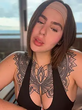 Snapshot of ValerieHilton chatting on February 3, 10:21 pm ValerieHilton online show from February 3, 10:21 pm