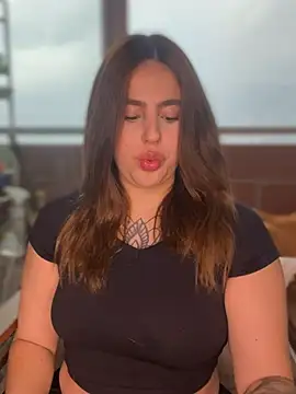 Snapshot of ValerieHilton chatting on February 4, 10:13 pm ValerieHilton online show from February 4, 10:13 pm