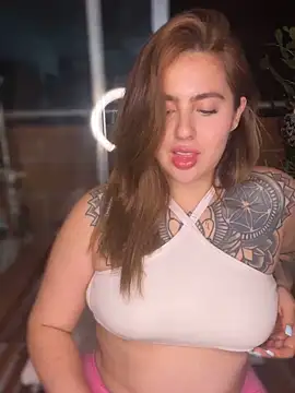 Snapshot of ValerieHilton chatting on February 12, 1:19 am ValerieHilton online show from February 12, 1:19 am