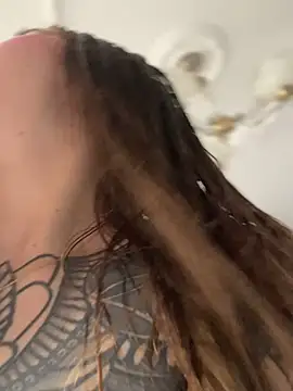 Snapshot of ValerieHilton chatting on February 12, 9:43 pm ValerieHilton online show from February 12, 9:43 pm